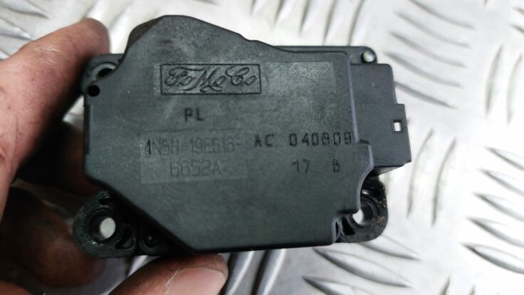 Apsildes sistēmas aktuators priekš VOLVO S40 2004 Black
