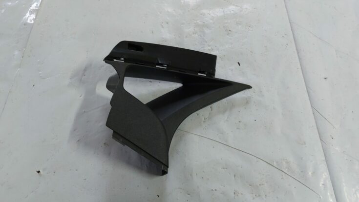 Aizmugurējas salona statnes apdare priekš VOLVO S40 2004 Black