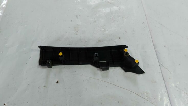 Aizmugurējas salona statnes apdare priekš VOLVO S40 2004 Black