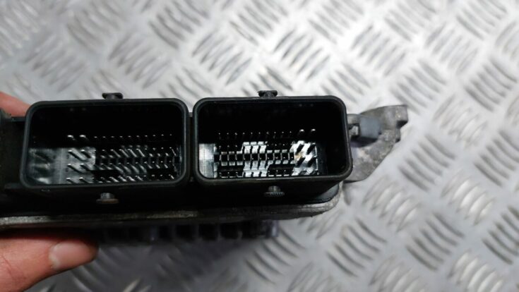Dzinēja vadības bloks priekš VOLVO S40 2004 Black