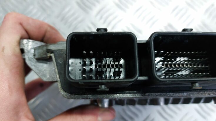 Dzinēja vadības bloks priekš VOLVO S40 2004 Black
