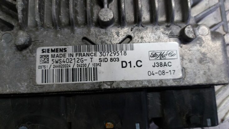 Dzinēja vadības bloks priekš VOLVO S40 2004 Black