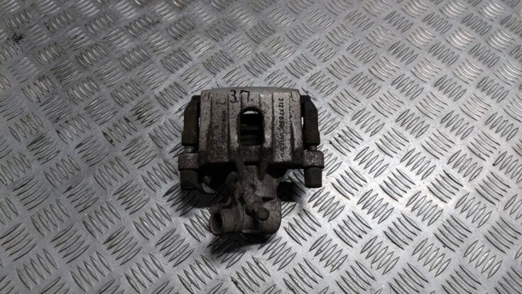 Aizmugurējais labais suports priekš VOLVO S40 2004 Black
