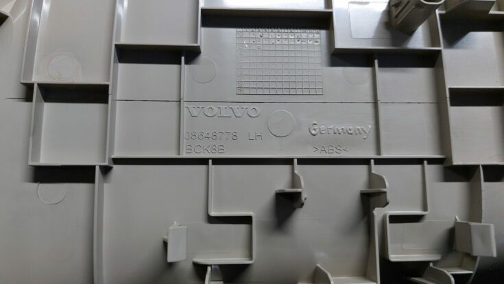 Centrālās konsoles iekšējā plastmasa priekš VOLVO V60 2012