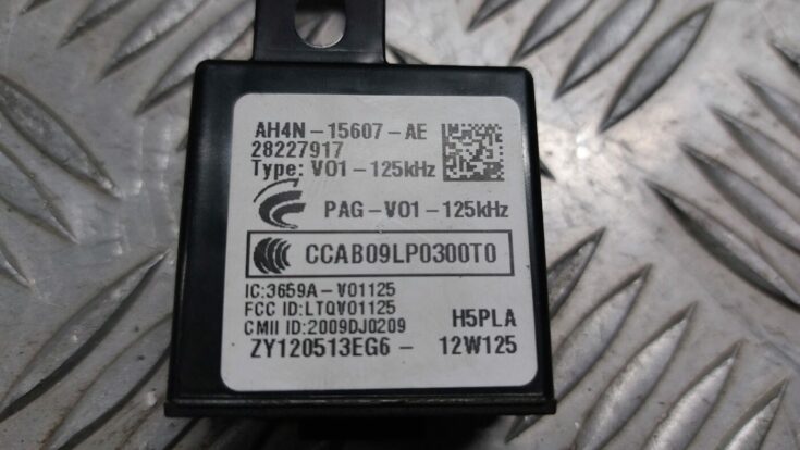 Aizdedzes slēdzene priekš VOLVO V60 2012
