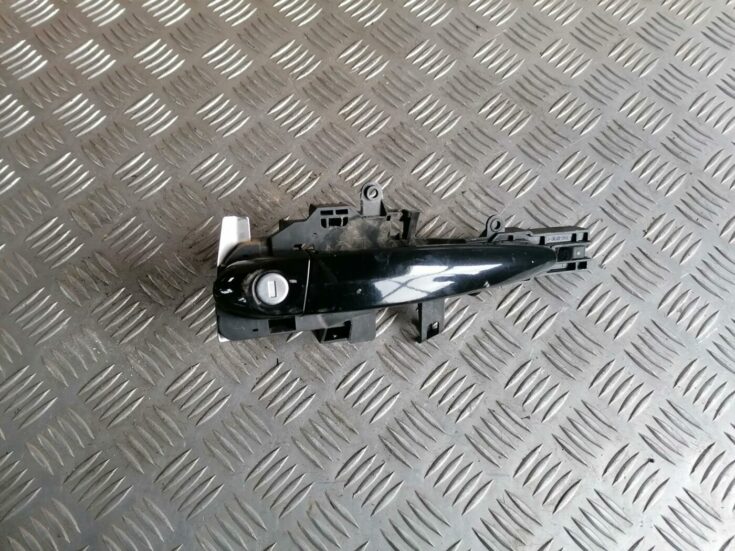 Priekšējāis kreisais durvju rokturis priekš BMW 123 E87 2008 BLACK