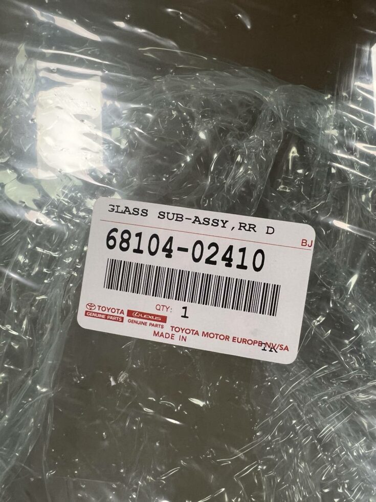Aizmugurējo kreiso durvju stikls priekš TOYOTA COROLLA 2016-2019 6810402410