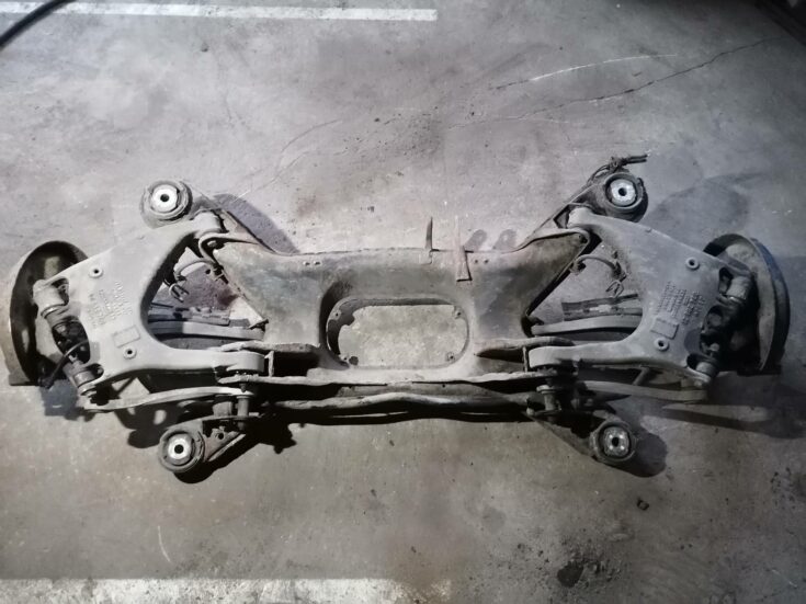 Aizmugurējais tilts/Aizmugurējais šķērsnis priekš VW PHAETON 2003