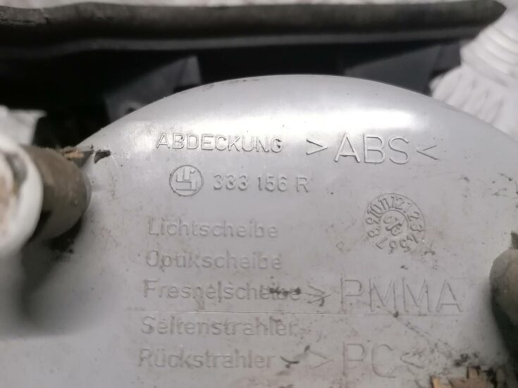 Aizmugurējais labais lukturis priekš VW PHAETON 2003