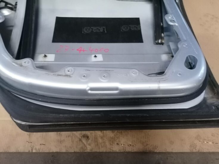 Aizmugurējās kreisās durvis priekš VW PHAETON 2003