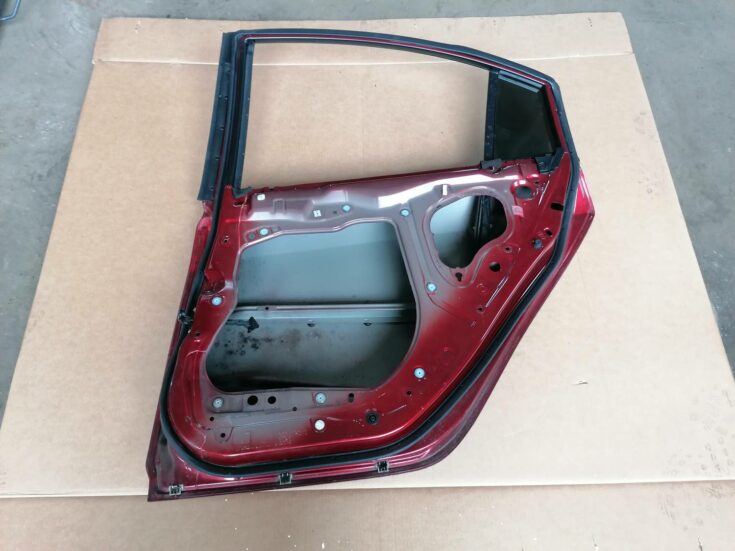 Aizmugurējās labās durvis priekš MAZDA 6 2007