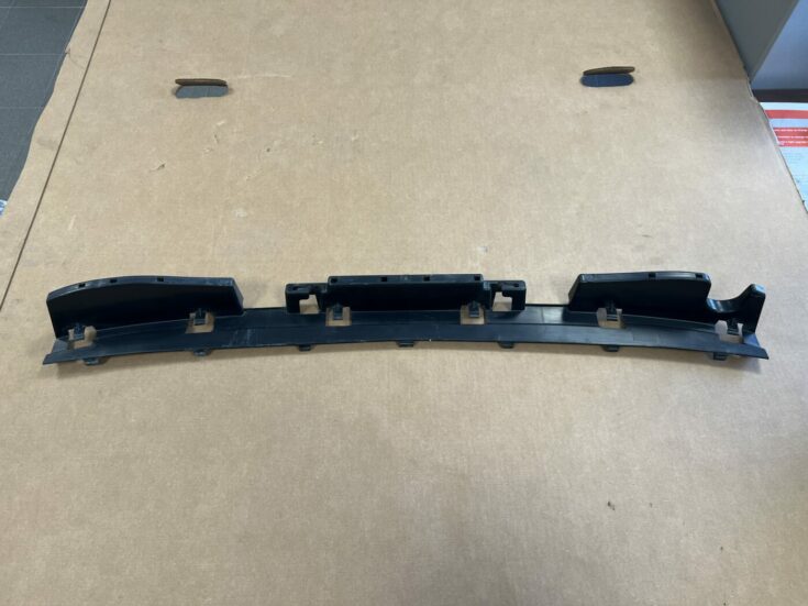 Aizmugurēja bufera kronšteins priekš VOLVO XC60 2009