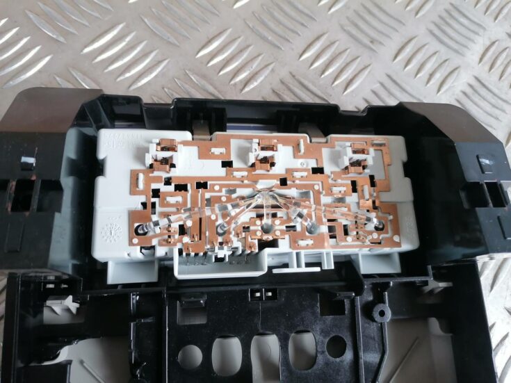 Salona apgaismojuma panelis priekš OPEL ASTRA J 2012