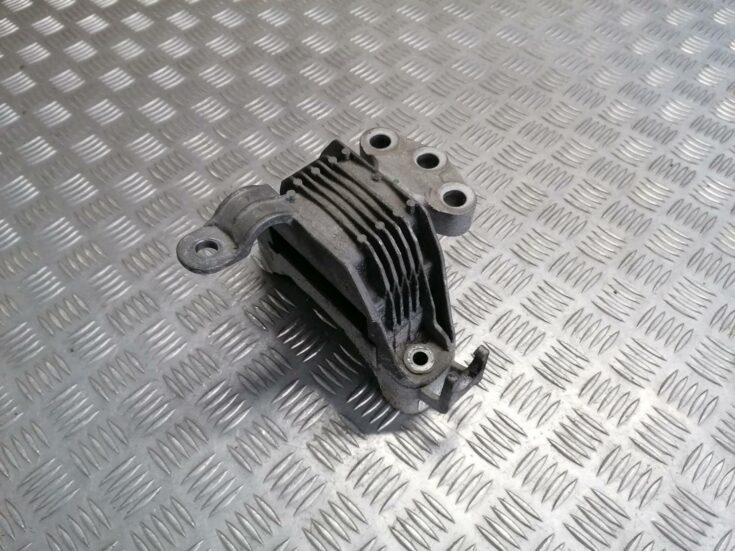 Dzinēja spilvens priekš OPEL ASTRA J 2012