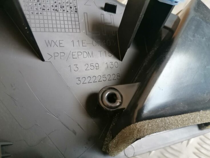 Centrālās konsoles (apdares) sānu panelis priekš OPEL ASTRA J 2012