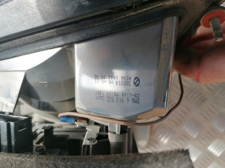 Aizmugurējais labais lukturis priekš BMW 318D E46 2002 SEDAN