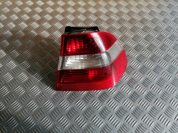 Aizmugurējais labais lukturis priekš BMW 318D E46 2002 SEDAN