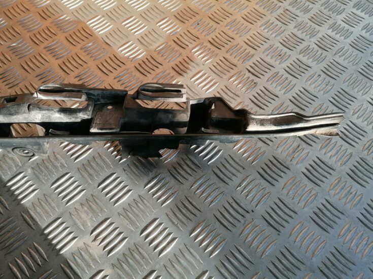 Aizmugurējā spārna un bufera stiprinājums priekš BMW 318D E46 2002 SEDAN