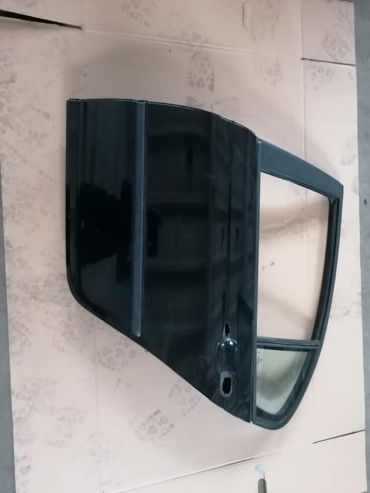 Aizmugurējās kreisās durvis priekš BMW 318D E46 2002 SEDAN