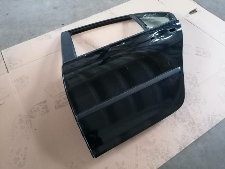 Aizmugurējās kreisās durvis priekš BMW 318D E46 2002 SEDAN