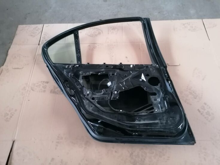 Aizmugurējās kreisās durvis priekš BMW 318D E46 2002 SEDAN