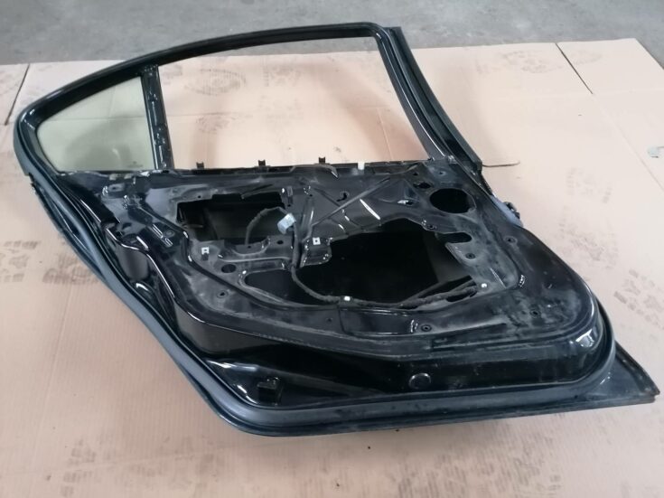 Aizmugurējās kreisās durvis priekš BMW 318D E46 2002 SEDAN