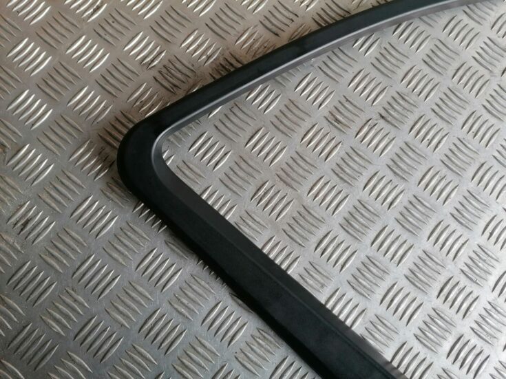 Durvju stikla moldings priekš MERCEDES BENZ ML280 2008 OBSIDIAN BLACK