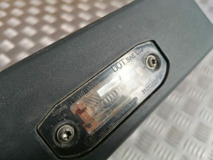 Numura zīmes gaismas uzlika komplektā priekš VOLVO V70 2009