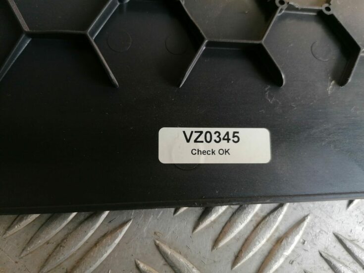 Centrālās konsoles (apdares) sānu panelis priekš VOLVO V70 2009