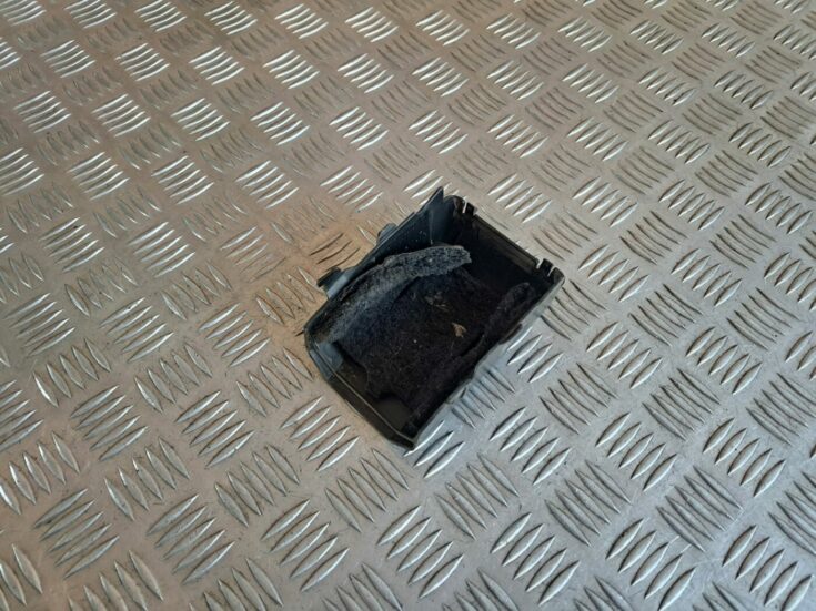 Virsbūves ventilācijas reste priekš TOYOTA RAV 4 2006