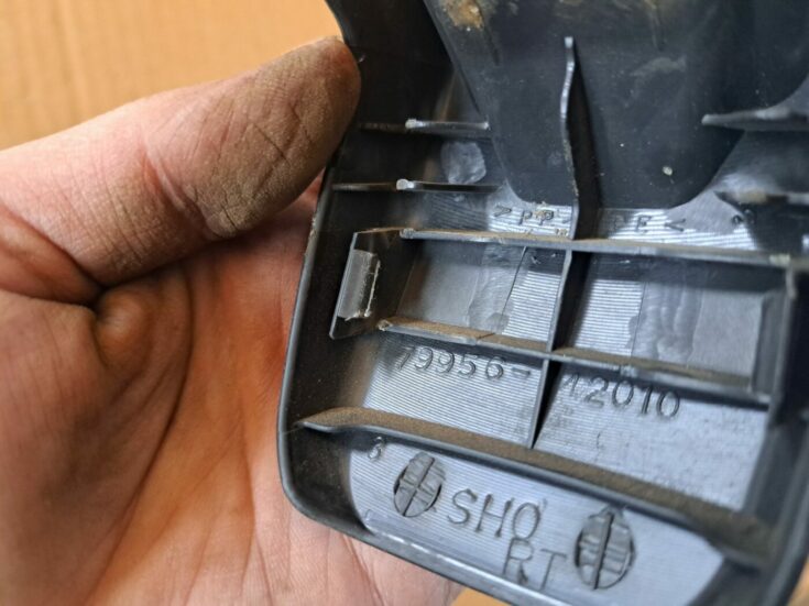 Aizmugurējā sēdekļa sliežu apdare priekš TOYOTA RAV 4 2006