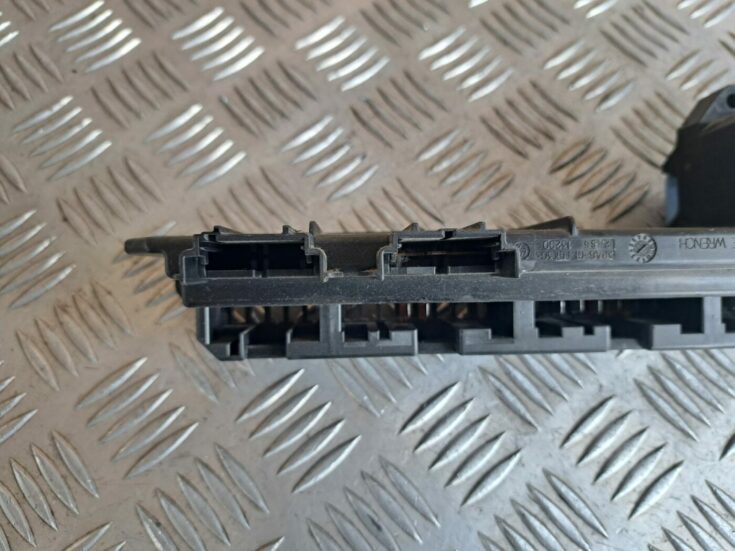 Drošinātāju bloks priekš BMW 525 E60 2004 BLACK