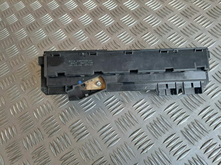 Drošinātāju bloks priekš BMW 525 E60 2004 BLACK