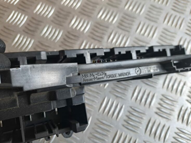 Drošinātāju bloks priekš BMW 525 E60 2004 BLACK