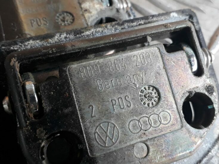 Kravas stiprināšanas eņģe bagāžniekā priekš AUDI A4 2000 AVANT