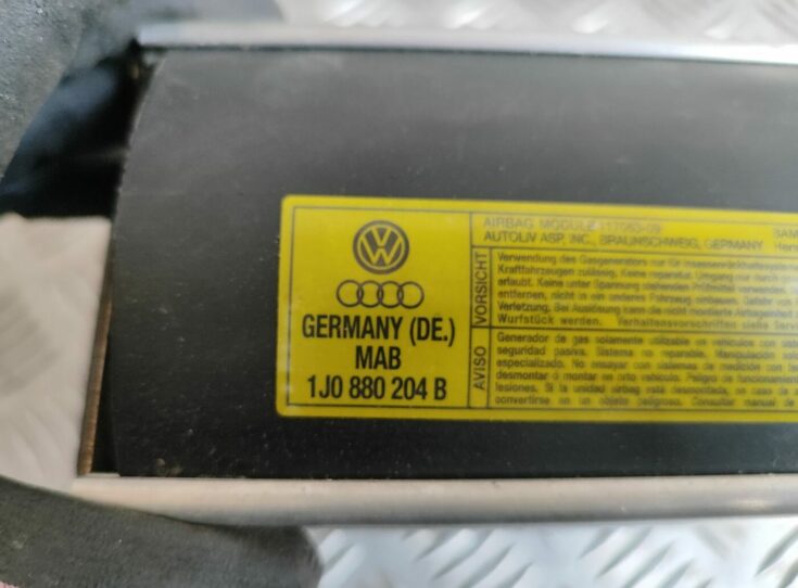 Mērinstrumentu paneļa drošības spilvens priekš VW GOLF IV 1999