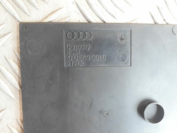 Mantu glabāšanas nodalījuma paklājs priekš AUDI A6 AVANT 2006