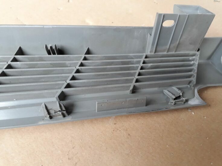 Bagāžnieka nodalījuma ventilācijas režģis priekš BMW 530D E61 2006 TOURING BLUE