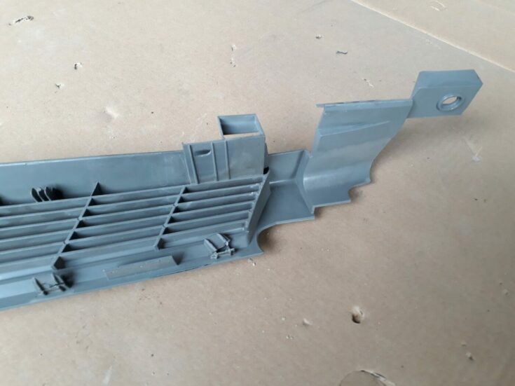 Bagāžnieka nodalījuma ventilācijas režģis priekš BMW 530D E61 2006 TOURING BLUE
