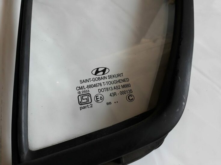 Aizmugurējais kreisais sānu stikls priekš HYUNDAI I20 2011