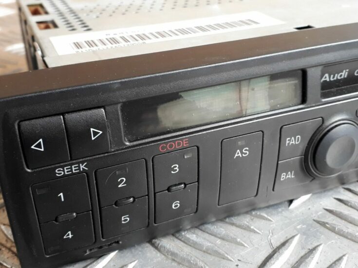 Automašīnas radio priekš AUDI A4 1999