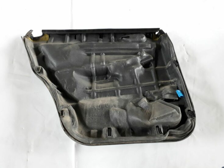 Aizmugurējo labo durvju apdare priekš AUDI A4 1999
