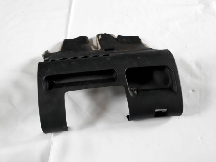 Mērinstrumentu paneļa apdare (zem stūres) priekš AUDI A4 1999
