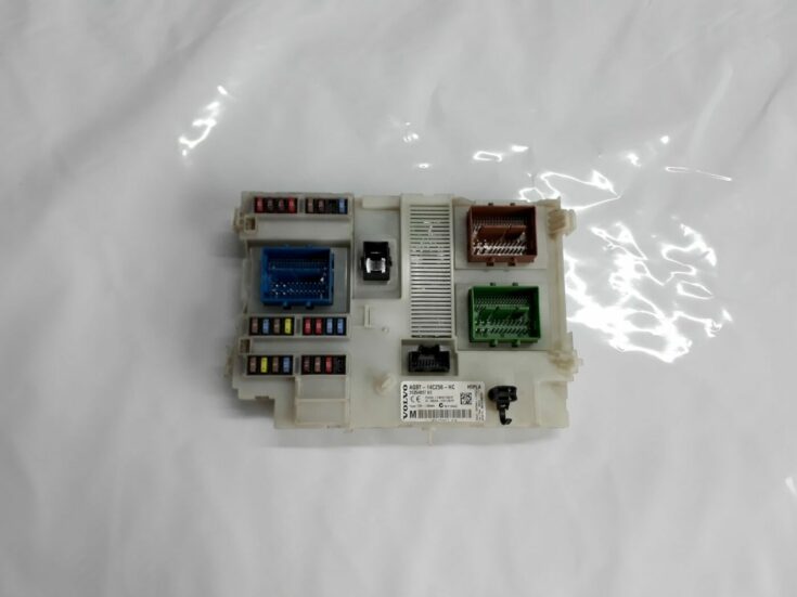 Drošinātāju bloks priekš VOLVO V70 2010