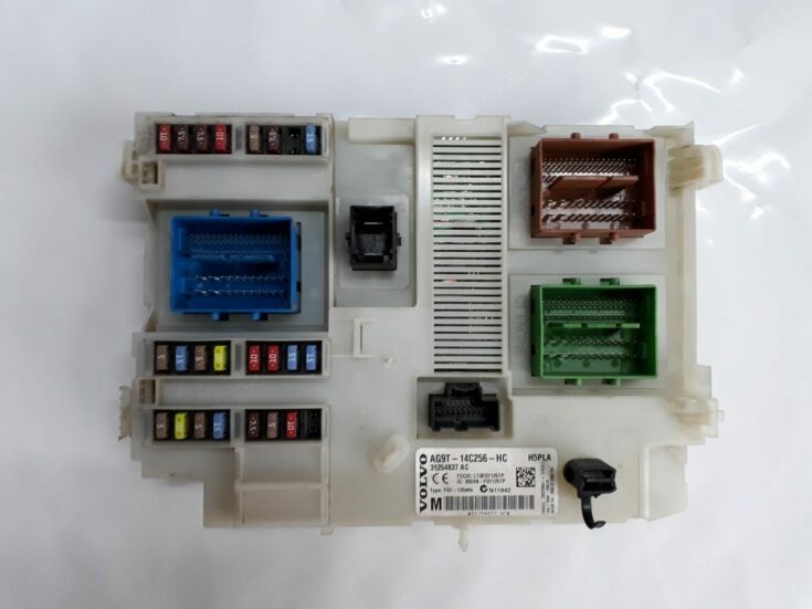 Drošinātāju bloks priekš VOLVO V70 2010