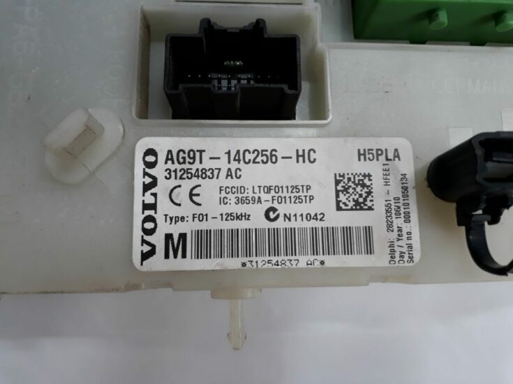Drošinātāju bloks priekš VOLVO V70 2010