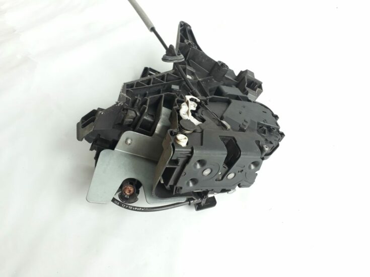 Aizmugurējo kreiso durvju slēdzene priekš VOLVO V70 2010