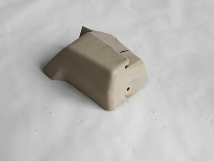 Aizmugurēja sēdekļa atzveltnes plastmasas uzlika priekš VOLVO V70 2010
