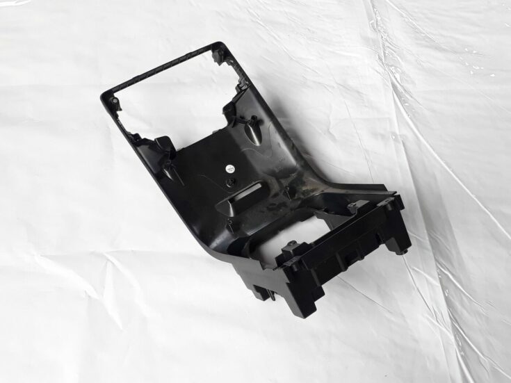 Centrālās konsoles iekšējā plastmasa priekš VOLVO V70 2010