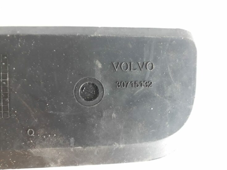 Mantu glabāšanas nodalījuma paklājs priekš VOLVO V70 2010